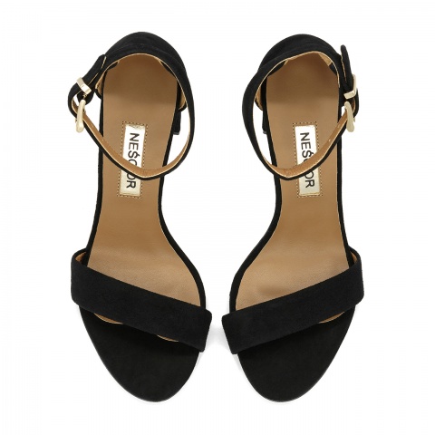 Czarne zamszowe sandały na wysokim słupku 33G