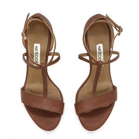 Brązowe skórzane sandały na wysokim słupku 33D