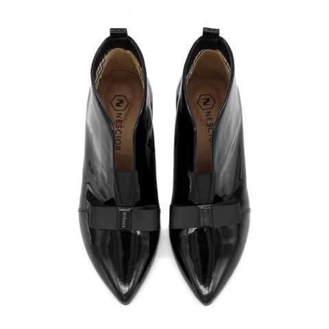 Czarne lakierowane botki z kokardką 230A