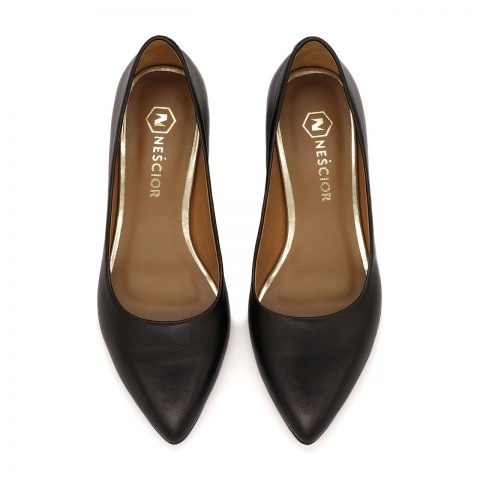 Czarne skórzane czółenka na niskim obcasie 230C