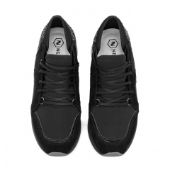 Sportowe czarne sneakersy z metalizowaną wstawką 278K