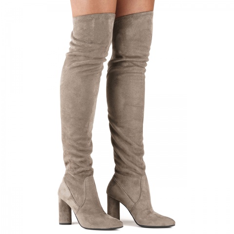 Czarne kozaki za kolano na wysokim słupku 111K