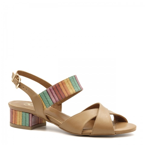 Karmelowe sandały z szerokimi paskami 85C