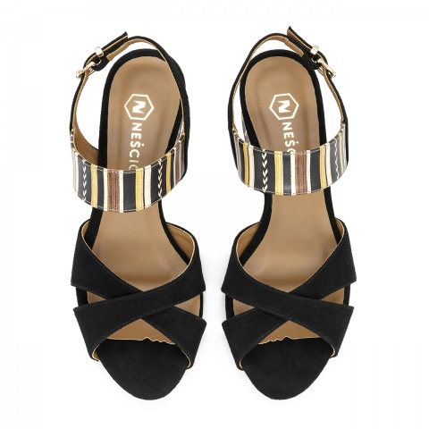 Czarne sandały z szerokimi paskami 85C