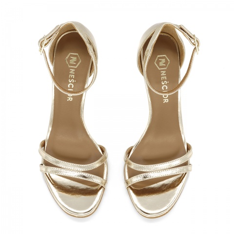 Złote skórzane sandałki na niskiej szpilce Y209P