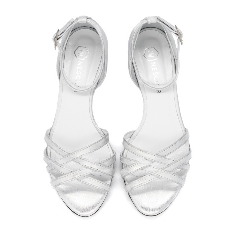 Srebrne skórzane sandały z zakrytą piętą 85B