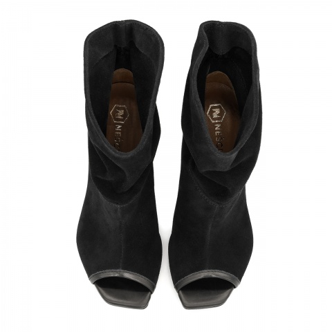 Czarne welurowe botki open toe na słupku 133B