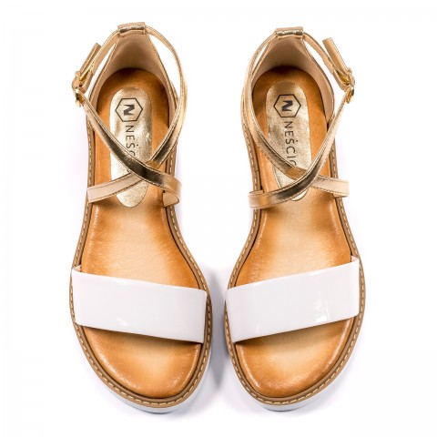 Białe skórzane sandały damskie ze złotymi paskami 67A