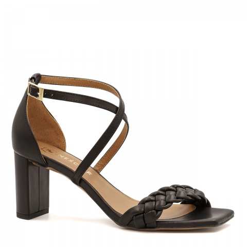 Czarne skórzane sandały z warkoczem 119P