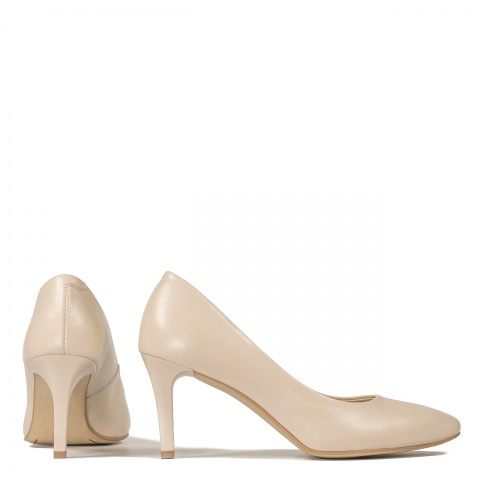 Beżowe skórzane szpilki na niskim obcasie