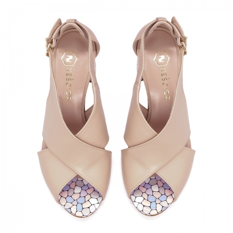 Pudrowo-różowe sandały na kolorowym słupku 23A