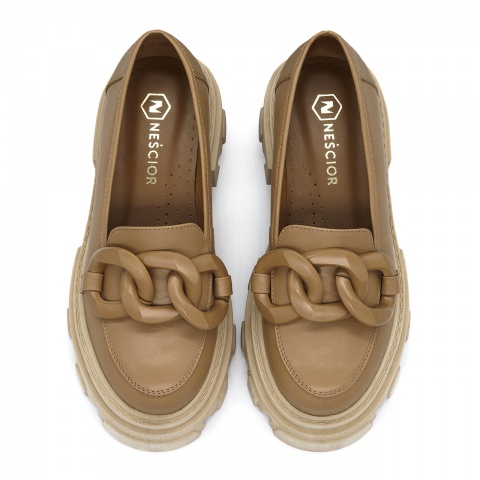 Karmelowe mokasyny na grubej podeszwie 241C