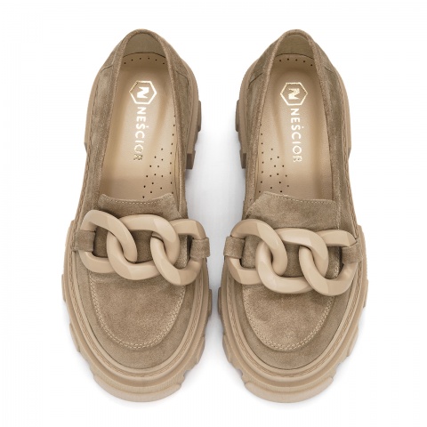 Beżowe mokasyny na grubej podeszwie 241C