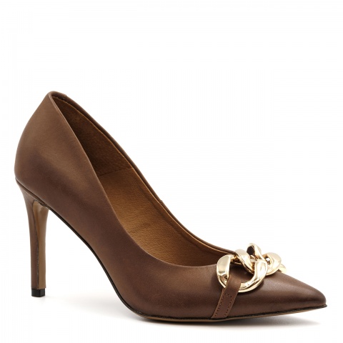 Brązowe skórzane szpilki z łańcuchem 107T