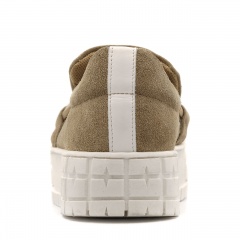 Beżowe sneakersy z łańcuchem 243F
