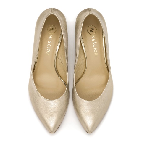 Złote skórzane szpilki na niskim obcasie 78P