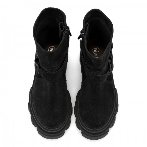 Czarne welurowe botki z czarnym łańcuchem 241D