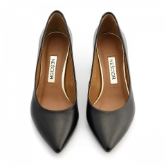Czarne skórzane czółenka na niskim słupku Y110C
