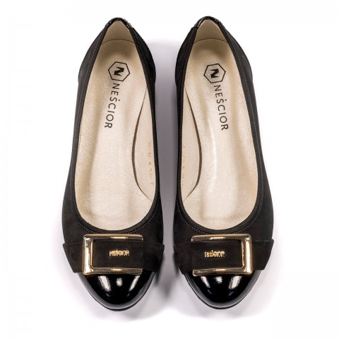 Czarne skórzane baleriny z prostokątną klamrą 57P1