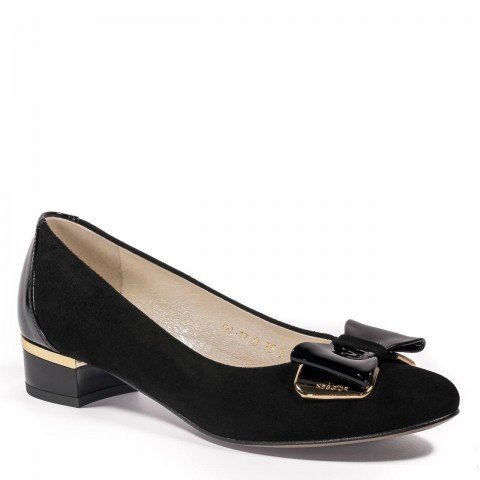 Czarne zamszowe czółenka z kokardą 75K1