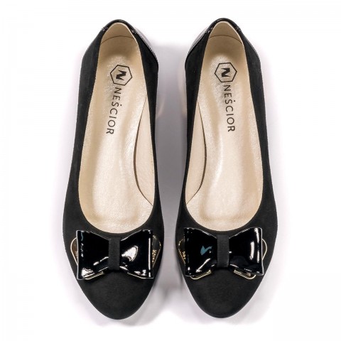 Czarne zamszowe czółenka z kokardą 75K1