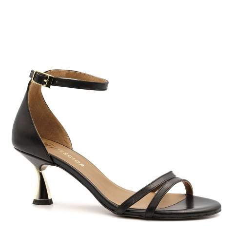 Czarne skórzane sandały na niskim obcasie 268A