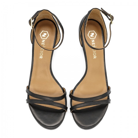 Czarne skórzane sandały na niskim obcasie 268A