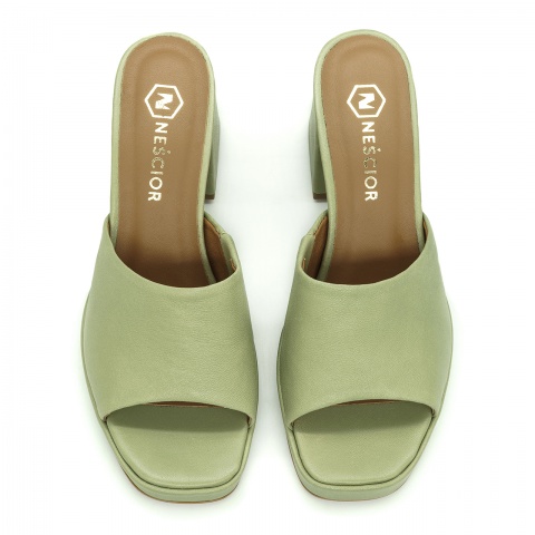 Pistacjowe skórzane klapki na klocku 135K