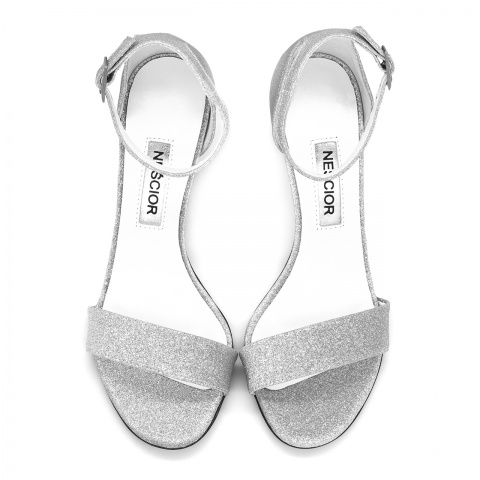 Srebrne brokatowe sandały na szpilce 114P