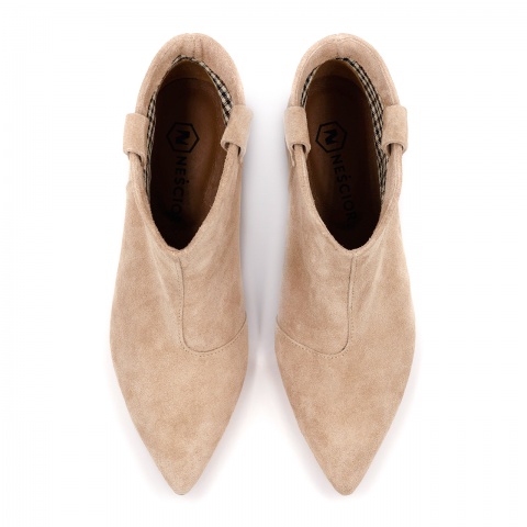 Czarne welurowe botki na niskim obcasie110S