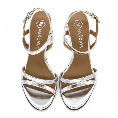 Srebrne skórzane sandały na ozdobnym obcasie 33E