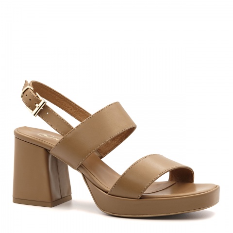 Karmelowe skórzane sandały na klocku 135P