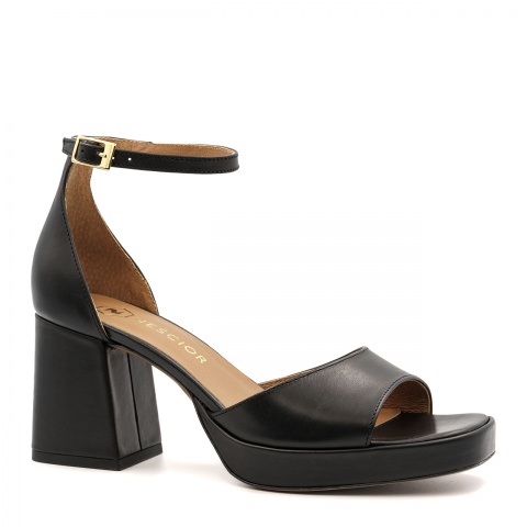 Czarne skórzane klasyczne sandały 135S