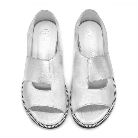 Srebrne skórzane sandały z gumką 67E