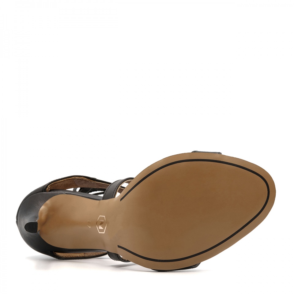 Czarne skórzane sandały na szpilce 103R