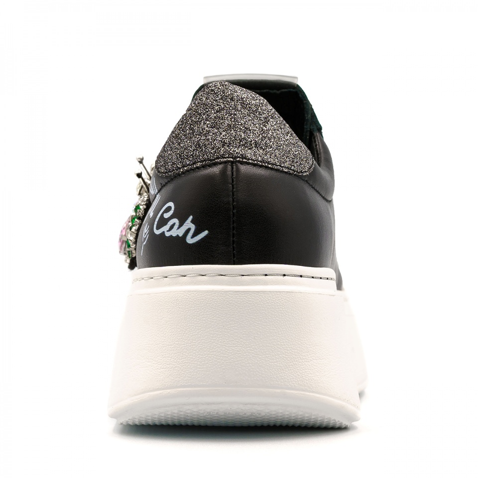 Czarne sznurowane sneakersy z napisami CB3089