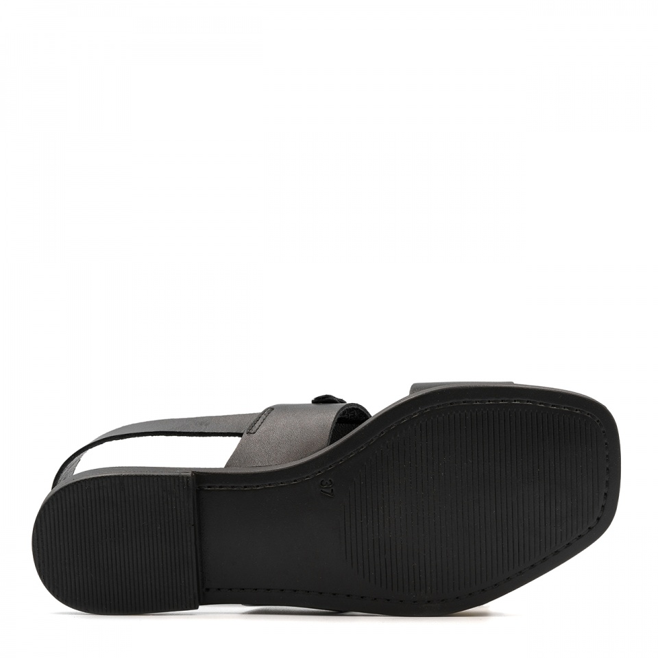 Czarne skórzane sandały 5LI380