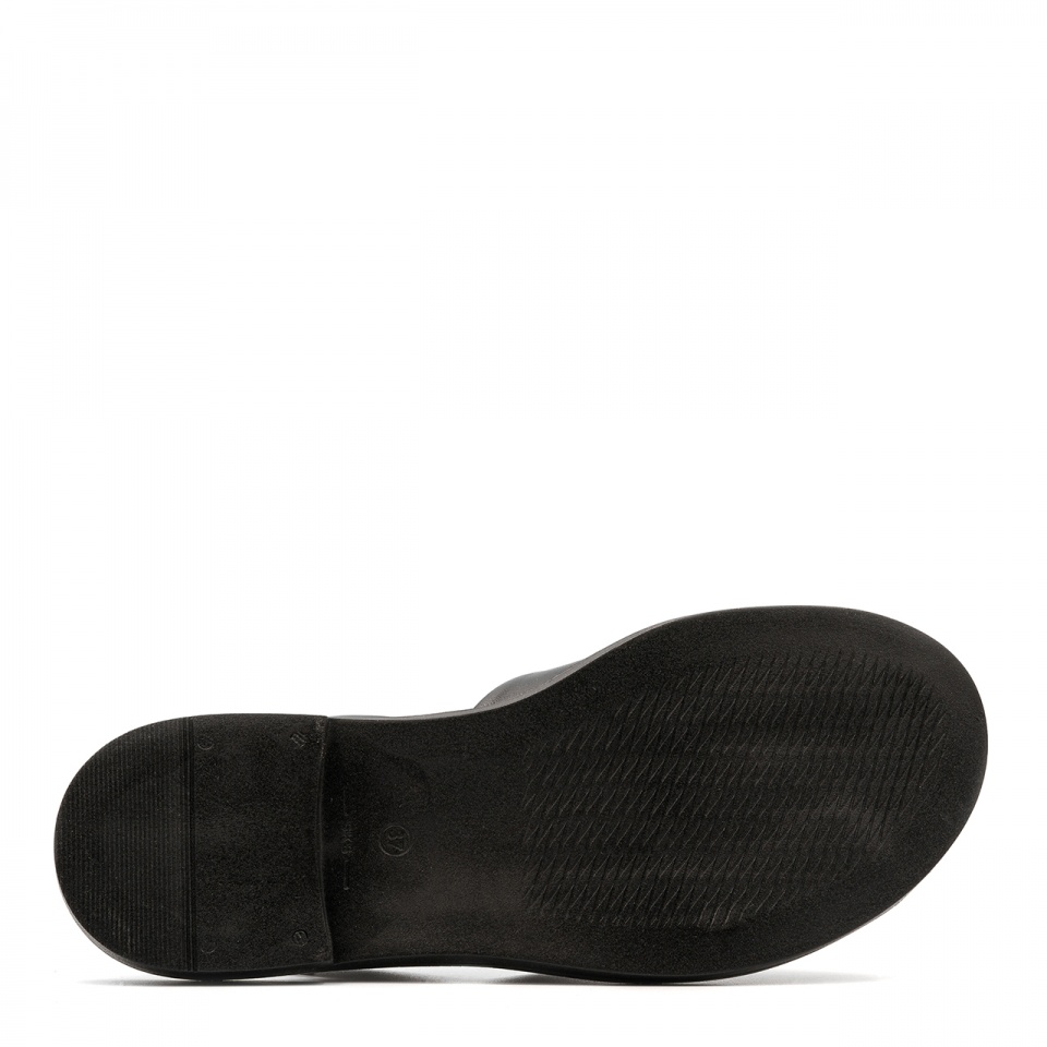 Czarne skórzane sandały LM40327