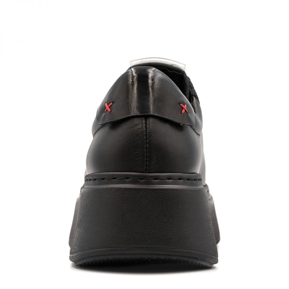 Czarne skórzane sneakersy CB4292
