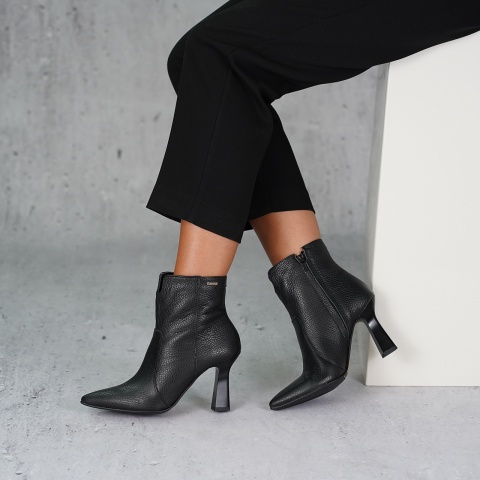 Czarne skórzane botki 231B