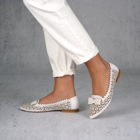 Białe ażurowe skórzane baleriny 263E