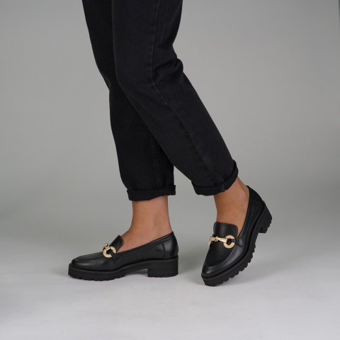 Czarne skórzane półbuty 240M