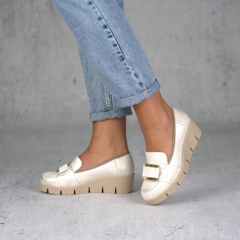 Złote skórzane półbuty na koturnie 283M