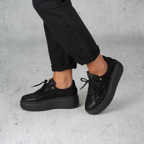 Czarne sneakersy w wężowy wzór 237G