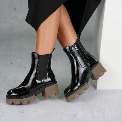 Czarne lakierowane botki LM60375