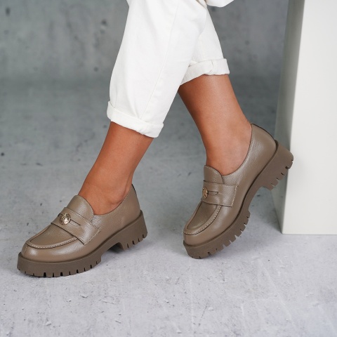 Ciemnobeżowe półbuty na grubej podeszwie LM20144