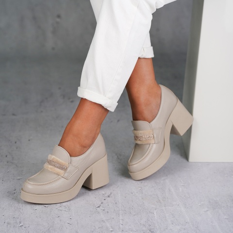 Beżowe skórzane półbuty na masywnym obcasie LM20151