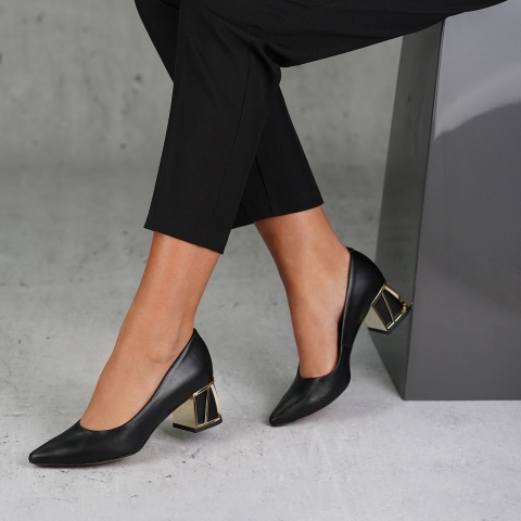 Czarne czółenka na ozdobnym obcasie 210C