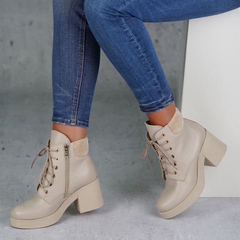 Beżowe sznurowane botki na niskim obcasie LM60430