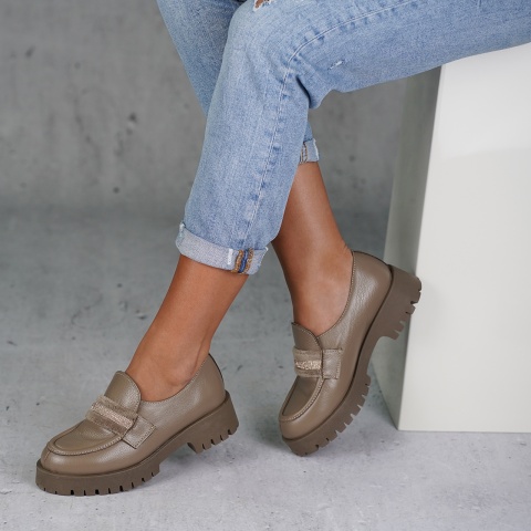 Ciemnobeżowe półbuty na grubej podeszwie LM20145